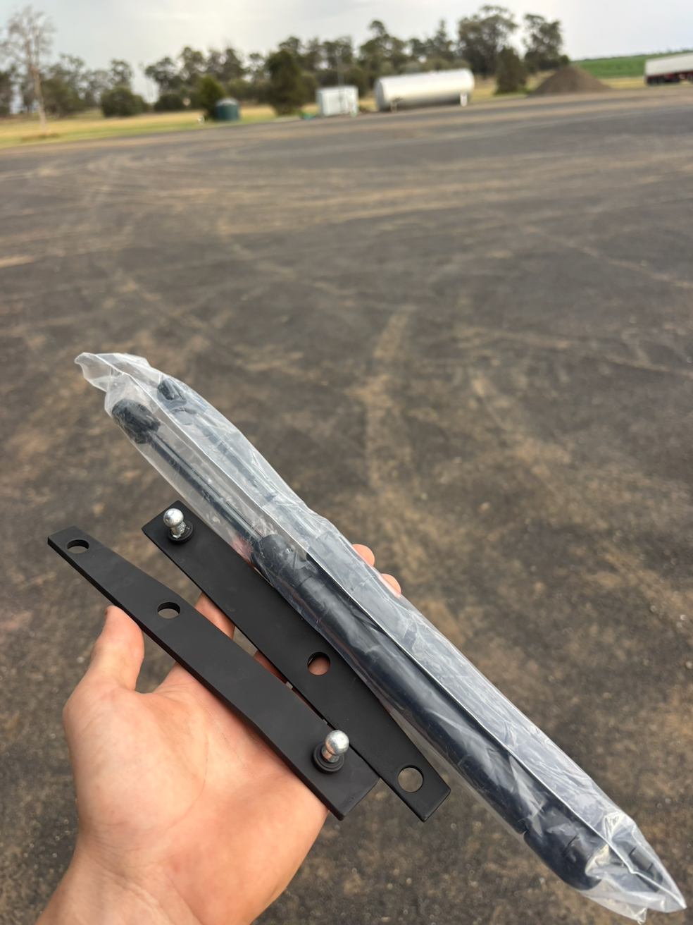Bonnet Strut Kit